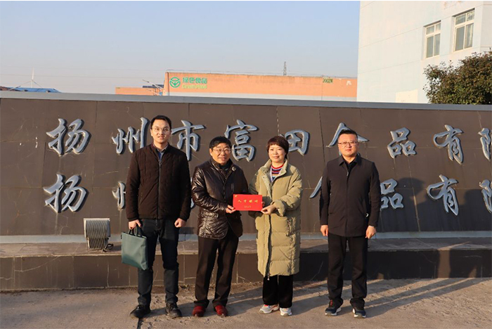 县委常委、统战部部长姚绍瑜开展春节前走访慰问工作